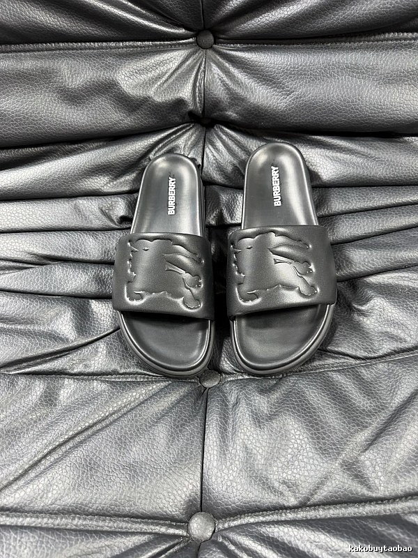 Burberry Knight Embossed Casual Style Black Slides