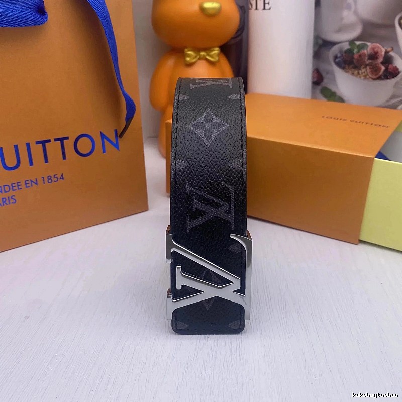 Louis Vuitton Weekend Accessory Focus Monogram Belt Airport Outfit