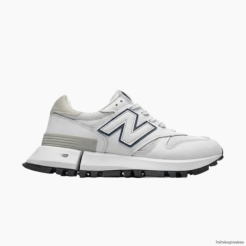 New Balance retro-style white and gray sports shoes