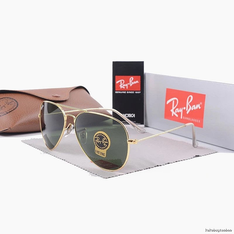Ray-Ban Relaxed Aviator sunglasses Gold Tone Sunglasses with Versatile Design