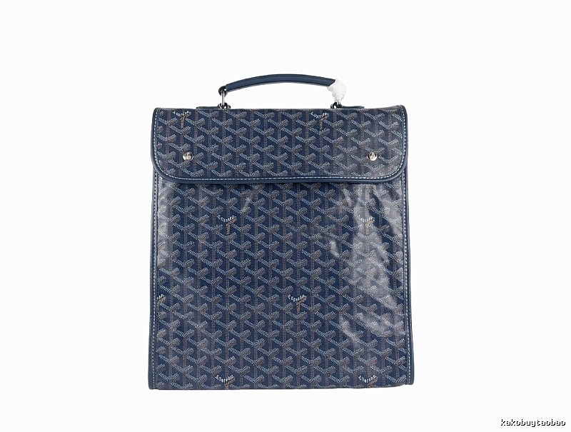 The classic dark blue backpack of GOYARD
