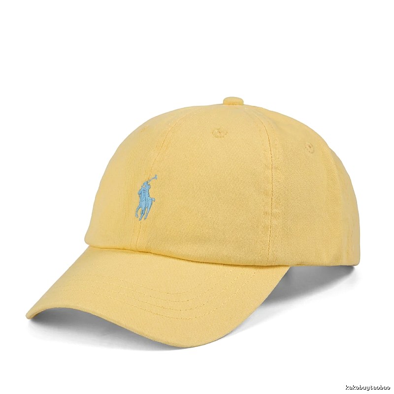 The classic yellow baseball cap of Ralph Lauren.